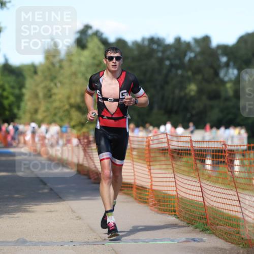 07.09.2025 - 19. Norderstedt Triathlon Michael Strokosch http://msf.ph/oto/8747506 07.09.2025 14:50:54 Laufen 978 meine-sportfotos.de