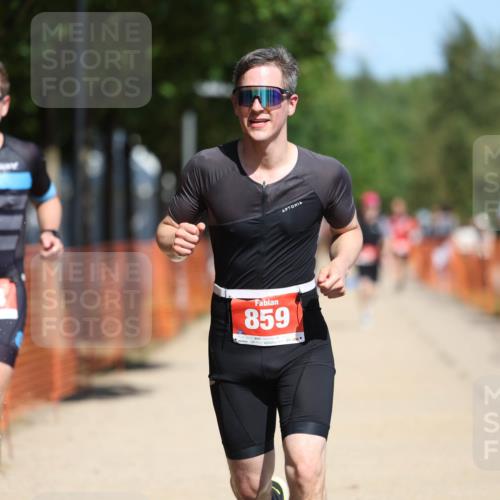 07.09.2025 - 19. Norderstedt Triathlon Michael Strokosch http://msf.ph/oto/8747507 07.09.2025 12:38:02 Laufen 136, 202, 302, 824, 859 meine-sportfotos.de