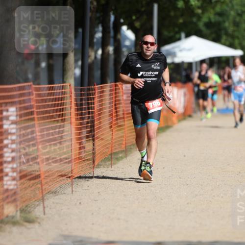 07.09.2025 - 19. Norderstedt Triathlon Michael Strokosch http://msf.ph/oto/8747510 07.09.2025 12:01:13 Laufen 787, 796 meine-sportfotos.de