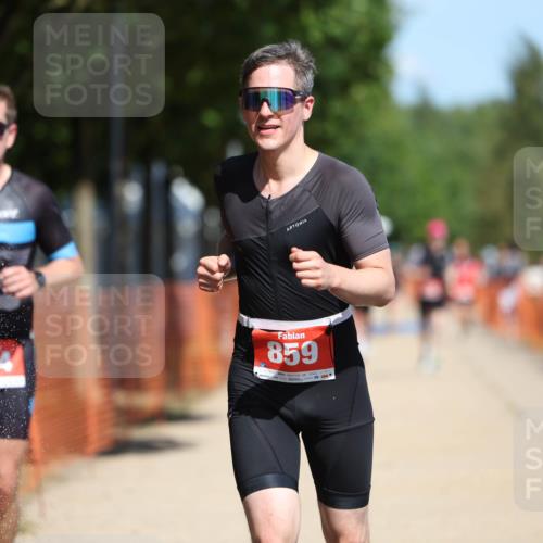 07.09.2025 - 19. Norderstedt Triathlon Michael Strokosch http://msf.ph/oto/8747516 07.09.2025 12:38:02 Laufen 136, 202, 302, 824, 859 meine-sportfotos.de