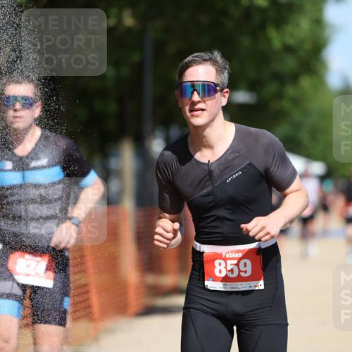 07.09.2025 - 19. Norderstedt Triathlon Michael Strokosch http://msf.ph/oto/8747523 07.09.2025 12:38:02 Laufen 136, 202, 302, 824, 859 meine-sportfotos.de