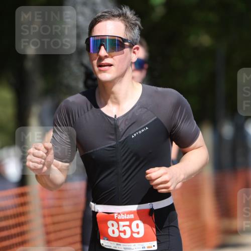 07.09.2025 - 19. Norderstedt Triathlon Michael Strokosch http://msf.ph/oto/8747543 07.09.2025 12:38:03 Laufen 136, 202, 302, 824, 859 meine-sportfotos.de