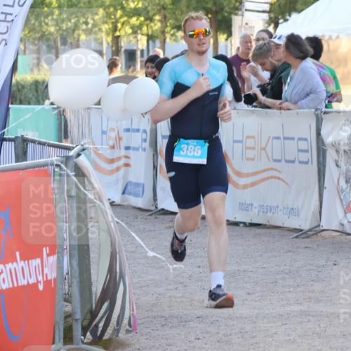 07.09.2025 - 19. Norderstedt Triathlon Luisa Fischer http://msf.ph/oto/8747544 07.09.2025 17:35:25 Ziel 386 meine-sportfotos.de