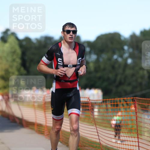 07.09.2025 - 19. Norderstedt Triathlon Michael Strokosch http://msf.ph/oto/8747556 07.09.2025 14:50:55 Laufen 978 meine-sportfotos.de