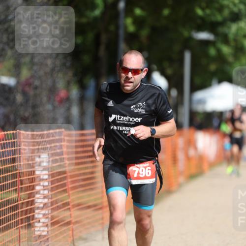 07.09.2025 - 19. Norderstedt Triathlon Michael Strokosch http://msf.ph/oto/8747587 07.09.2025 12:01:17 Laufen 796 meine-sportfotos.de