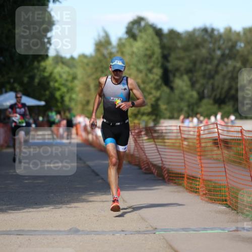 07.09.2025 - 19. Norderstedt Triathlon Michael Strokosch http://msf.ph/oto/8747598 07.09.2025 14:51:25 Laufen 979, 988 meine-sportfotos.de