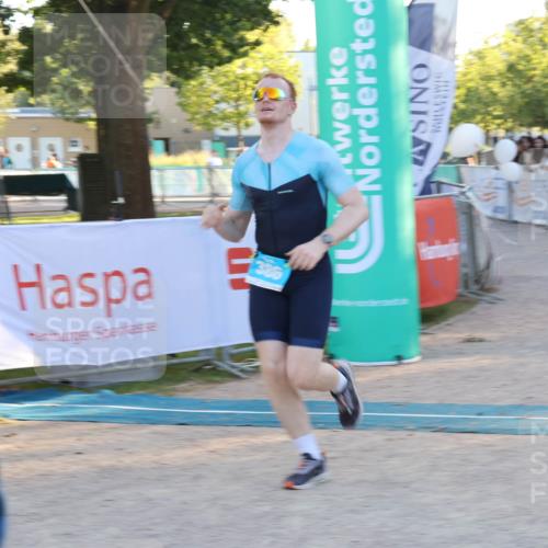 07.09.2025 - 19. Norderstedt Triathlon Luisa Fischer http://msf.ph/oto/8747611 07.09.2025 17:35:30 Ziel 386 meine-sportfotos.de