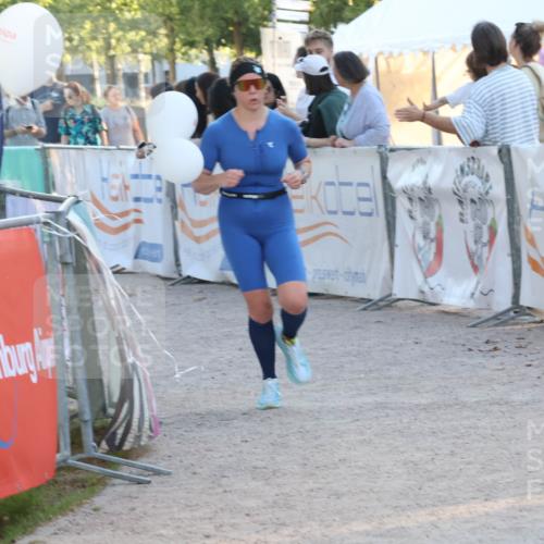 07.09.2025 - 19. Norderstedt Triathlon Luisa Fischer http://msf.ph/oto/8747633 07.09.2025 17:35:45 Ziel 1454 meine-sportfotos.de