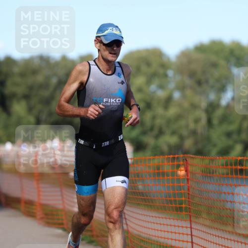 07.09.2025 - 19. Norderstedt Triathlon Michael Strokosch http://msf.ph/oto/8747649 07.09.2025 14:51:27 Laufen 979, 988 meine-sportfotos.de