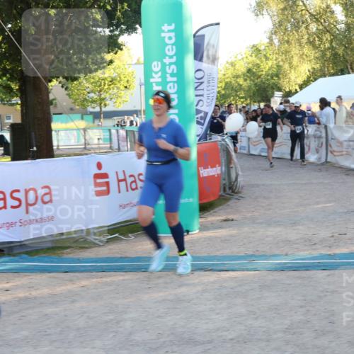 07.09.2025 - 19. Norderstedt Triathlon Luisa Fischer http://msf.ph/oto/8747701 07.09.2025 17:35:49 Ziel 934, 1454 meine-sportfotos.de