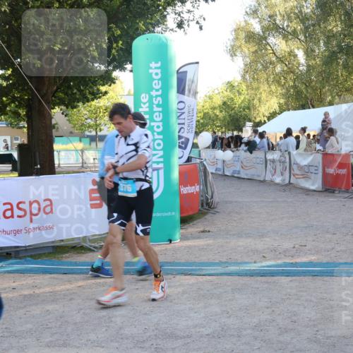 07.09.2025 - 19. Norderstedt Triathlon Luisa Fischer http://msf.ph/oto/8747781 07.09.2025 17:35:55 Ziel 376, 934, 1454 meine-sportfotos.de