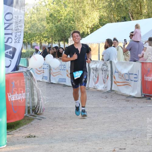 07.09.2025 - 19. Norderstedt Triathlon Luisa Fischer http://msf.ph/oto/8747836 07.09.2025 17:36:50 Ziel 401 meine-sportfotos.de