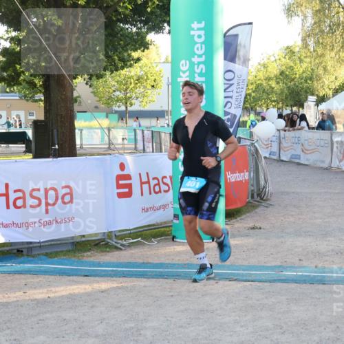 07.09.2025 - 19. Norderstedt Triathlon Luisa Fischer http://msf.ph/oto/8747886 07.09.2025 17:36:53 Ziel 401 meine-sportfotos.de