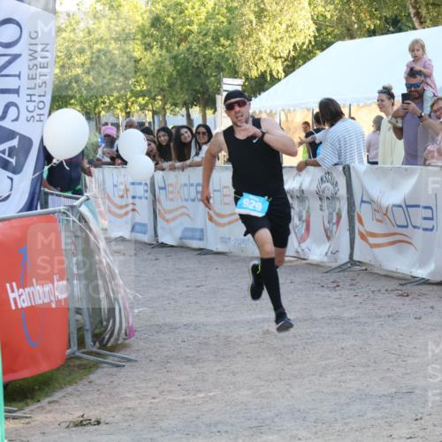 07.09.2025 - 19. Norderstedt Triathlon Luisa Fischer http://msf.ph/oto/8747929 07.09.2025 17:37:06 Ziel 929 meine-sportfotos.de