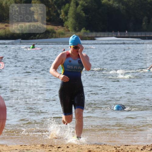 07.09.2025 - 19. Norderstedt Triathlon Luisa Fischer http://msf.ph/oto/8747931 07.09.2025 10:50:27 Schwimmen 1160, 1167, 1189 meine-sportfotos.de