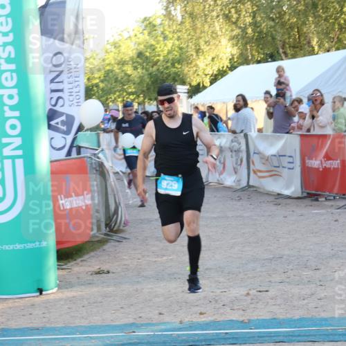07.09.2025 - 19. Norderstedt Triathlon Luisa Fischer http://msf.ph/oto/8747946 07.09.2025 17:37:08 Ziel 864, 929 meine-sportfotos.de
