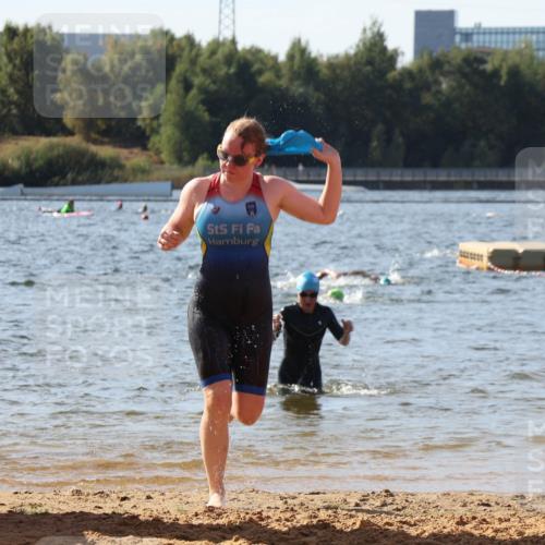 07.09.2025 - 19. Norderstedt Triathlon Luisa Fischer http://msf.ph/oto/8747947 07.09.2025 10:50:28 Schwimmen 1160, 1167, 1189 meine-sportfotos.de
