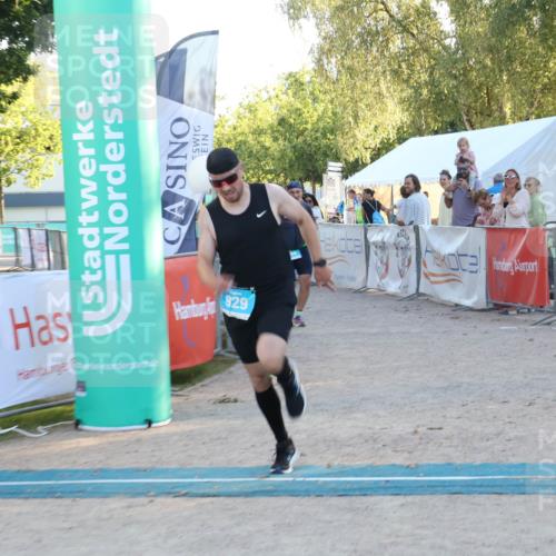 07.09.2025 - 19. Norderstedt Triathlon Luisa Fischer http://msf.ph/oto/8747951 07.09.2025 17:37:08 Ziel 864, 929 meine-sportfotos.de
