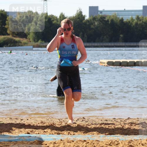 07.09.2025 - 19. Norderstedt Triathlon Luisa Fischer http://msf.ph/oto/8747959 07.09.2025 10:50:28 Schwimmen 1160, 1167, 1189 meine-sportfotos.de