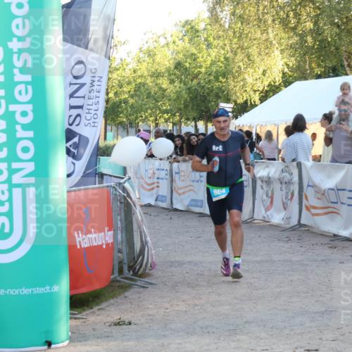 07.09.2025 - 19. Norderstedt Triathlon Luisa Fischer http://msf.ph/oto/8747970 07.09.2025 17:37:09 Ziel 864, 929 meine-sportfotos.de