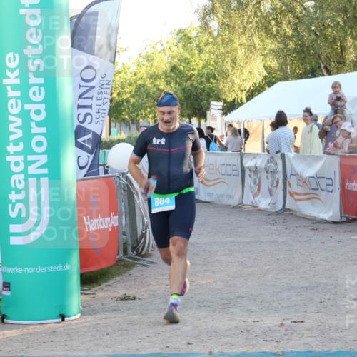07.09.2025 - 19. Norderstedt Triathlon Luisa Fischer http://msf.ph/oto/8747987 07.09.2025 17:37:11 Ziel 864, 929 meine-sportfotos.de