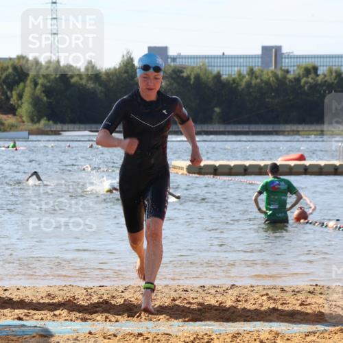 07.09.2025 - 19. Norderstedt Triathlon Luisa Fischer http://msf.ph/oto/8747996 07.09.2025 10:50:34 Schwimmen 1167, 1189, 1227 meine-sportfotos.de