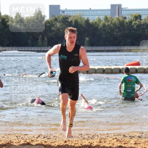 07.09.2025 - 19. Norderstedt Triathlon Luisa Fischer http://msf.ph/oto/8748174 07.09.2025 10:51:19 Schwimmen 1166, 1174 meine-sportfotos.de