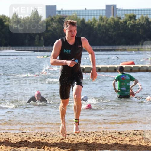 07.09.2025 - 19. Norderstedt Triathlon Luisa Fischer http://msf.ph/oto/8748177 07.09.2025 10:51:20 Schwimmen 1166, 1174 meine-sportfotos.de