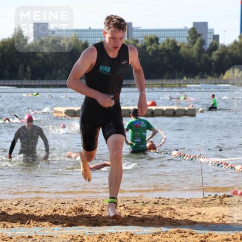 07.09.2025 - 19. Norderstedt Triathlon Luisa Fischer http://msf.ph/oto/8748187 07.09.2025 10:51:20 Schwimmen 1166, 1174 meine-sportfotos.de