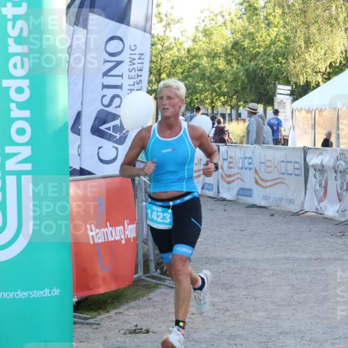 07.09.2025 - 19. Norderstedt Triathlon Luisa Fischer http://msf.ph/oto/8748212 07.09.2025 17:42:39 Ziel 1423 meine-sportfotos.de