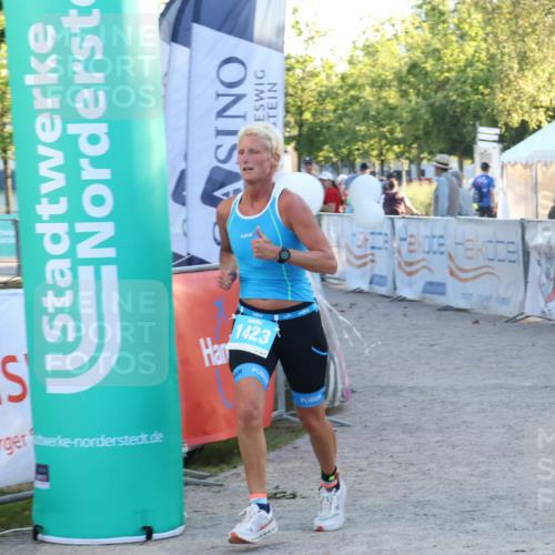 07.09.2025 - 19. Norderstedt Triathlon Luisa Fischer http://msf.ph/oto/8748216 07.09.2025 17:42:40 Ziel 1423 meine-sportfotos.de