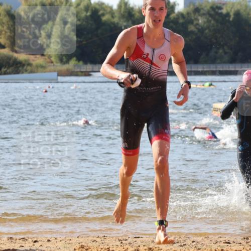 07.09.2025 - 19. Norderstedt Triathlon Luisa Fischer http://msf.ph/oto/8748223 07.09.2025 10:51:24 Schwimmen 821, 1166, 1174, 1208, 1341 meine-sportfotos.de