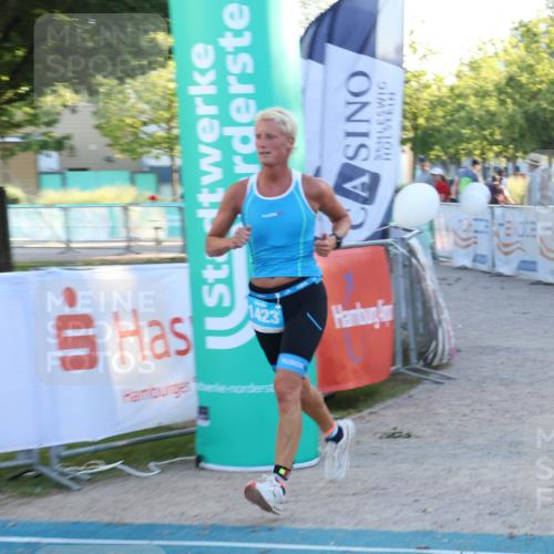 07.09.2025 - 19. Norderstedt Triathlon Luisa Fischer http://msf.ph/oto/8748225 07.09.2025 17:42:40 Ziel 1423 meine-sportfotos.de