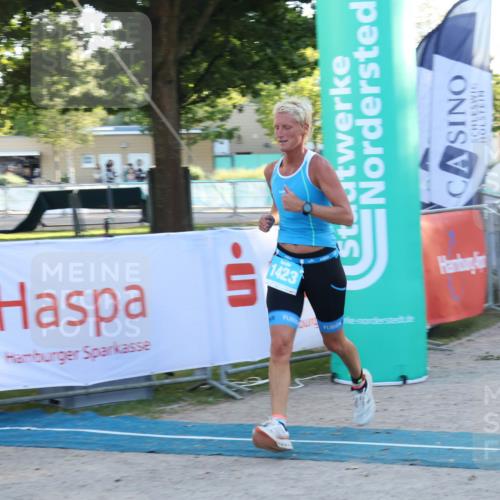 07.09.2025 - 19. Norderstedt Triathlon Luisa Fischer http://msf.ph/oto/8748229 07.09.2025 17:42:40 Ziel 1423 meine-sportfotos.de