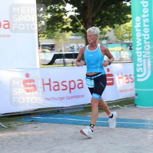 07.09.2025 - 19. Norderstedt Triathlon Luisa Fischer http://msf.ph/oto/8748232 07.09.2025 17:42:41 Ziel 1423 meine-sportfotos.de