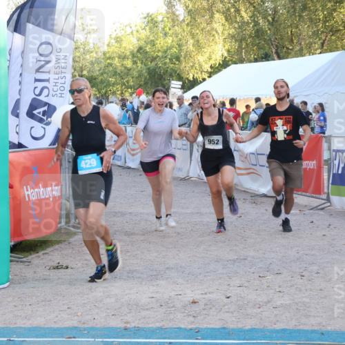 07.09.2025 - 19. Norderstedt Triathlon Luisa Fischer http://msf.ph/oto/8748355 07.09.2025 17:43:46 Ziel 383, 429, 952 meine-sportfotos.de