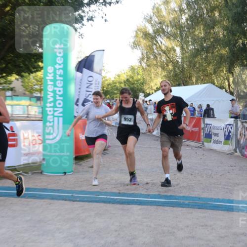 07.09.2025 - 19. Norderstedt Triathlon Luisa Fischer http://msf.ph/oto/8748366 07.09.2025 17:43:48 Ziel 383, 429, 952 meine-sportfotos.de