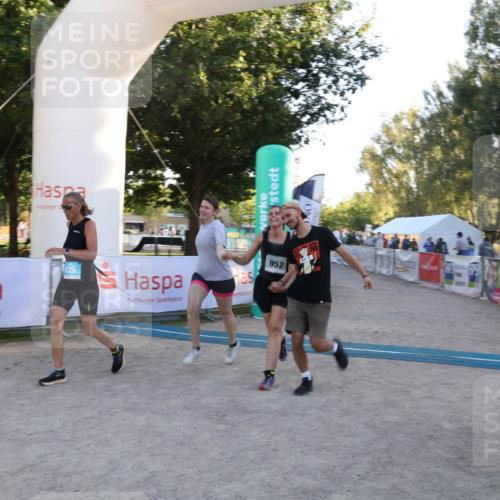 07.09.2025 - 19. Norderstedt Triathlon Luisa Fischer http://msf.ph/oto/8748371 07.09.2025 17:43:49 Ziel 383, 429, 952 meine-sportfotos.de