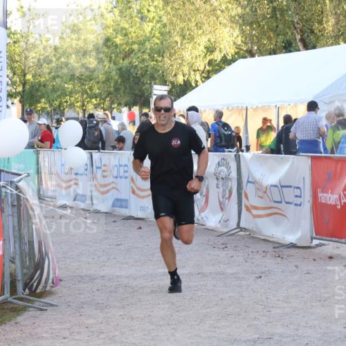 07.09.2025 - 19. Norderstedt Triathlon Luisa Fischer http://msf.ph/oto/8748387 07.09.2025 17:43:52 Ziel 383, 429, 952, 1448 meine-sportfotos.de