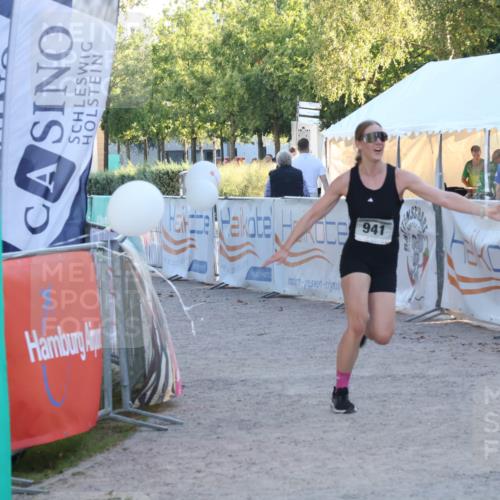 07.09.2025 - 19. Norderstedt Triathlon Luisa Fischer http://msf.ph/oto/8748524 07.09.2025 17:47:37 Ziel 941 meine-sportfotos.de