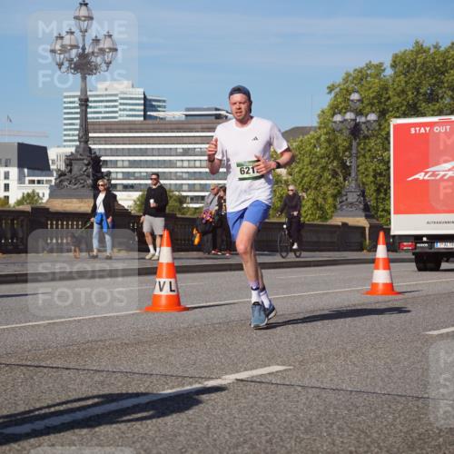 07.09.2025 - BARMER Alsterlauf Yannick Fuchs http://msf.ph/oto/8748595 07.09.2025 09:33:21 Laufen 621, 1 meine-sportfotos.de