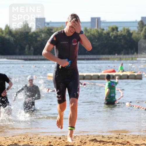 07.09.2025 - 19. Norderstedt Triathlon Luisa Fischer http://msf.ph/oto/8748609 07.09.2025 10:53:00 Schwimmen 1156, 1203 meine-sportfotos.de