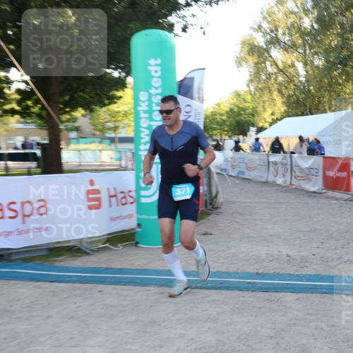07.09.2025 - 19. Norderstedt Triathlon Luisa Fischer http://msf.ph/oto/8748622 07.09.2025 17:48:47 Ziel 371 meine-sportfotos.de