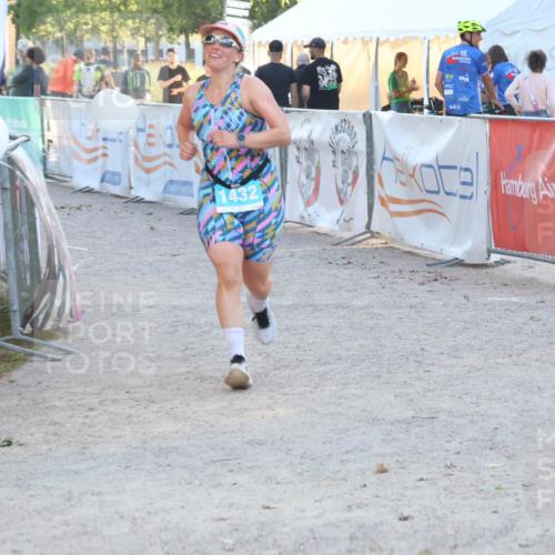 07.09.2025 - 19. Norderstedt Triathlon Luisa Fischer http://msf.ph/oto/8748630 07.09.2025 17:49:35 Ziel 1432 meine-sportfotos.de