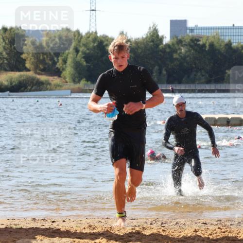 07.09.2025 - 19. Norderstedt Triathlon Luisa Fischer http://msf.ph/oto/8748636 07.09.2025 10:53:03 Schwimmen 200, 1156, 1203 meine-sportfotos.de