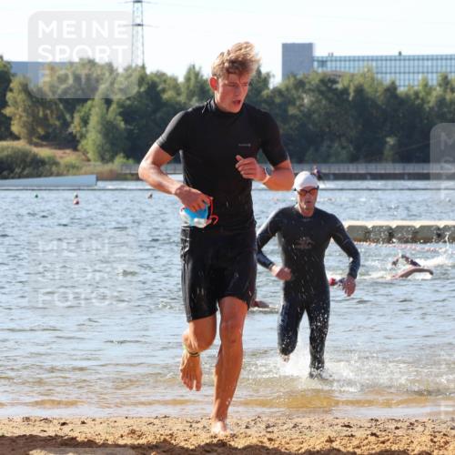 07.09.2025 - 19. Norderstedt Triathlon Luisa Fischer http://msf.ph/oto/8748640 07.09.2025 10:53:04 Schwimmen 200, 1156, 1203 meine-sportfotos.de