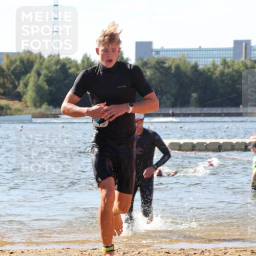 07.09.2025 - 19. Norderstedt Triathlon Luisa Fischer http://msf.ph/oto/8748644 07.09.2025 10:53:04 Schwimmen 200, 1156, 1203 meine-sportfotos.de