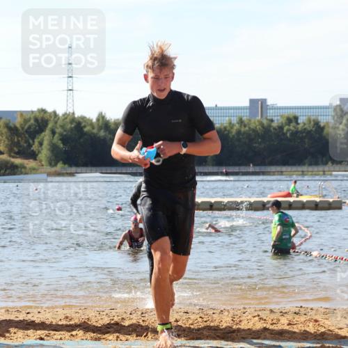 07.09.2025 - 19. Norderstedt Triathlon Luisa Fischer http://msf.ph/oto/8748652 07.09.2025 10:53:05 Schwimmen 200, 1156, 1203 meine-sportfotos.de