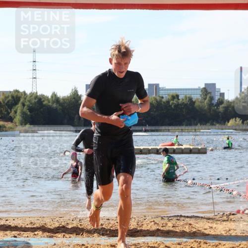 07.09.2025 - 19. Norderstedt Triathlon Luisa Fischer http://msf.ph/oto/8748658 07.09.2025 10:53:05 Schwimmen 200, 1156, 1203 meine-sportfotos.de