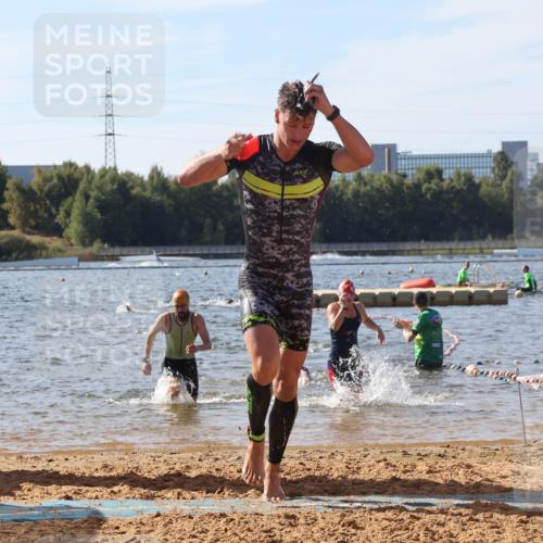 07.09.2025 - 19. Norderstedt Triathlon Luisa Fischer http://msf.ph/oto/8748707 07.09.2025 10:53:24 Schwimmen 196, 1175, 1186, 1193 meine-sportfotos.de